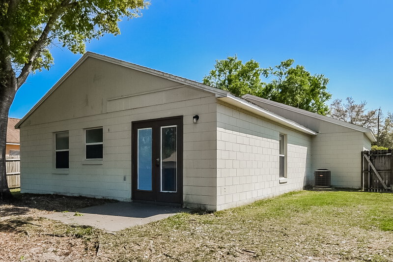 2,105/Mo, 13705 Glasser Ave Orlando, FL 32826 Rear View