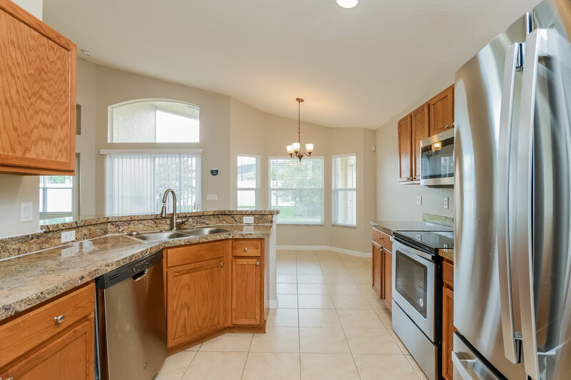 2,275/Mo, 15308 Markham Dr Clermont, FL 34714 Kitchen View 2