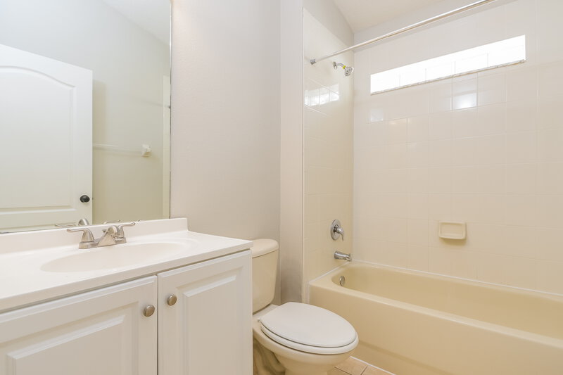 2,275/Mo, 15308 Markham Dr Clermont, FL 34714 Bathroom View