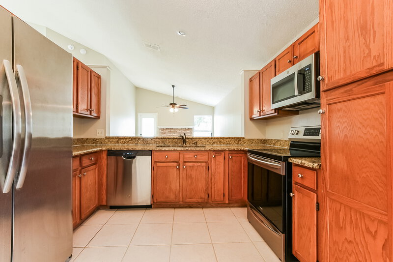 2,490/Mo, 600 Birgham Pl Lake Mary, FL 32746 Kitchen View 2