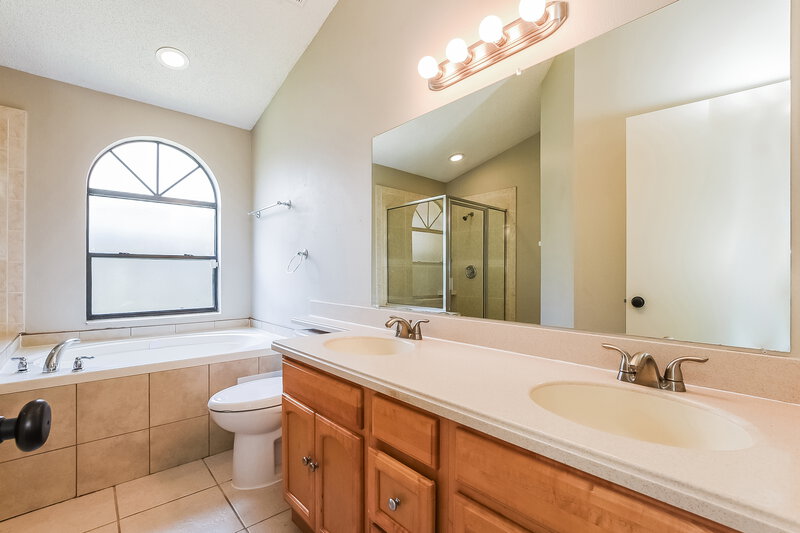 2,490/Mo, 600 Birgham Pl Lake Mary, FL 32746 Main Bathroom View