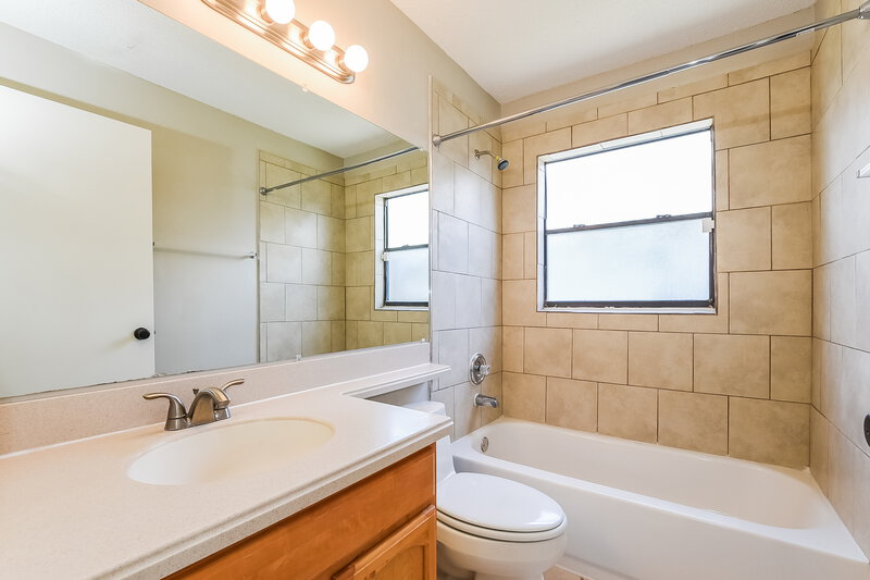 2,490/Mo, 600 Birgham Pl Lake Mary, FL 32746 Bathroom View