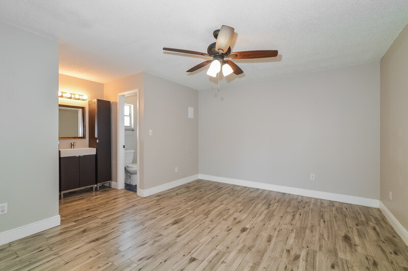 0/Mo, 1301 Baranova Rd Ocoee, FL 34761 Main Bedroom View