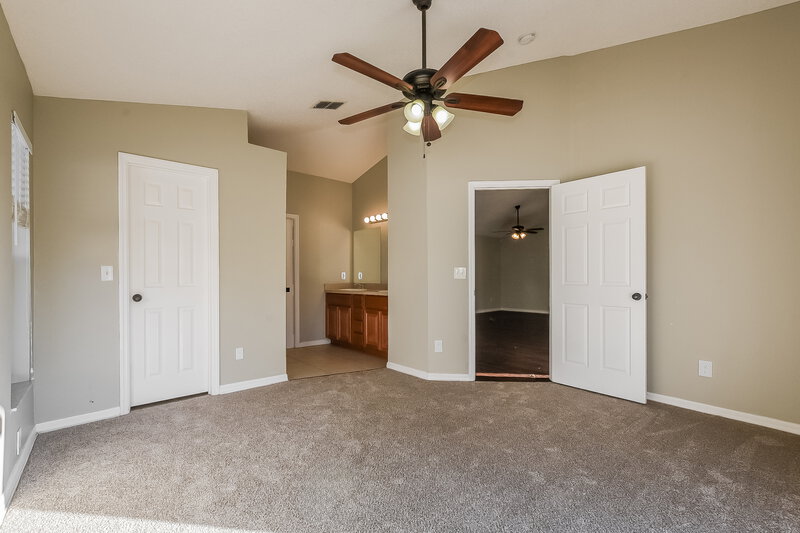 2,285/Mo, 70 Pine Arbor Dr Orlando, FL 32825 Main Bedroom View 2