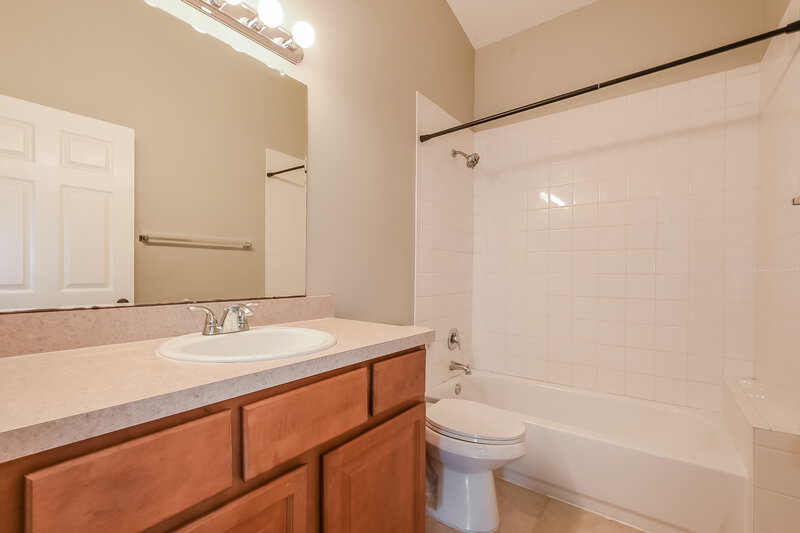 2,285/Mo, 70 Pine Arbor Dr Orlando, FL 32825 Bathroom View