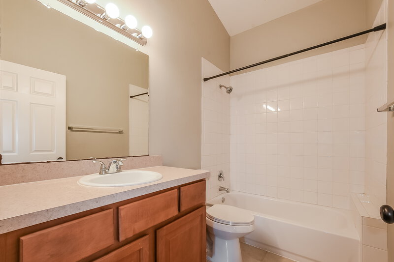 2,285/Mo, 70 Pine Arbor Dr Orlando, FL 32825 Bathroom View 2