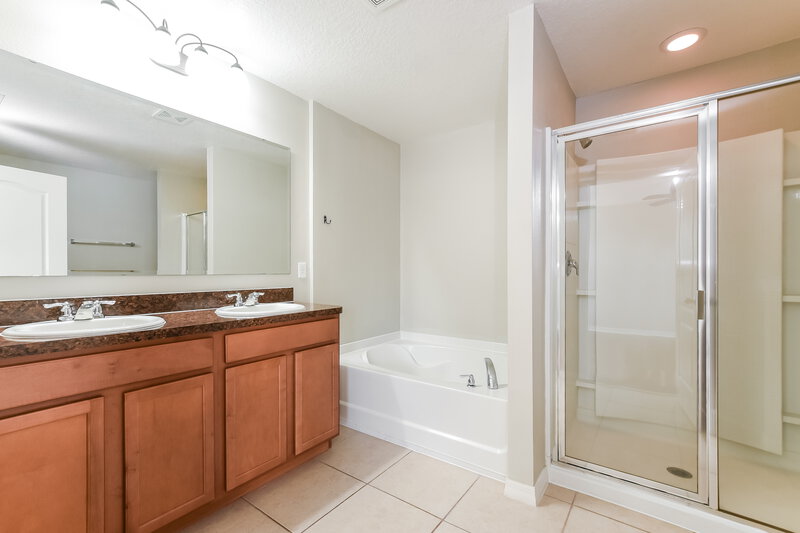 2,390/Mo, 1928 Acacia Dr Kissimmee, FL 34758 Main Bathroom View