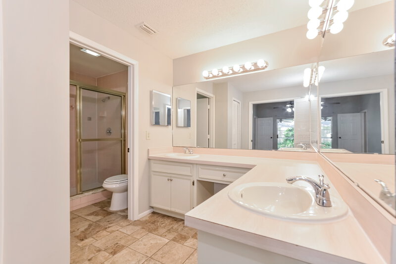 2,080/Mo, 14056 Ithaca Way Orlando, FL 32826 Main Bathroom View