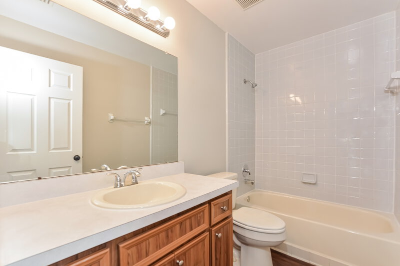 2,080/Mo, 14056 Ithaca Way Orlando, FL 32826 Bathroom View
