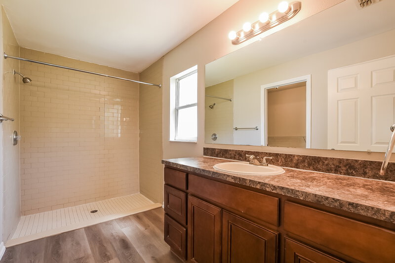 2,600/Mo, 11507 Brandiwine Ct Clermont, FL 34711 Main Bathroom View