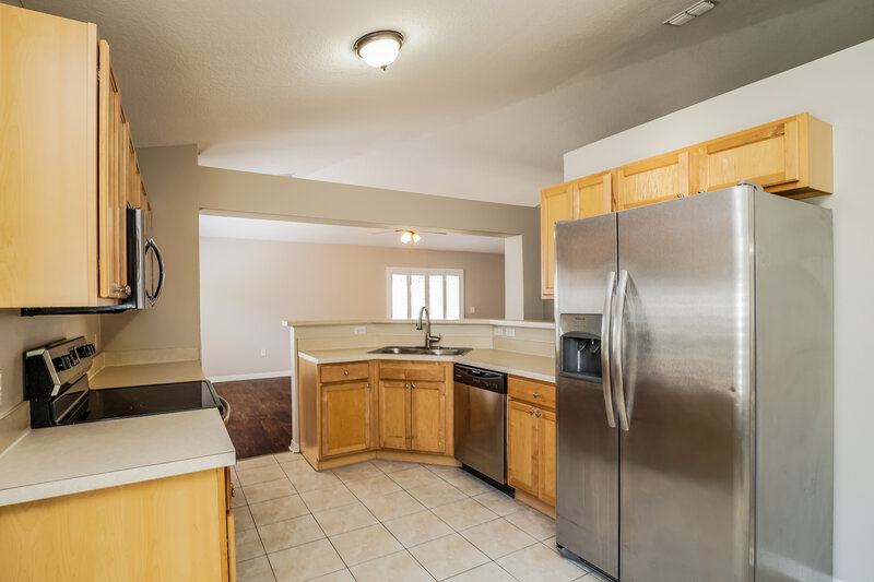1,890/Mo, 2109 Tealwood Cir Tavares, FL 32778 Kitchen View 2
