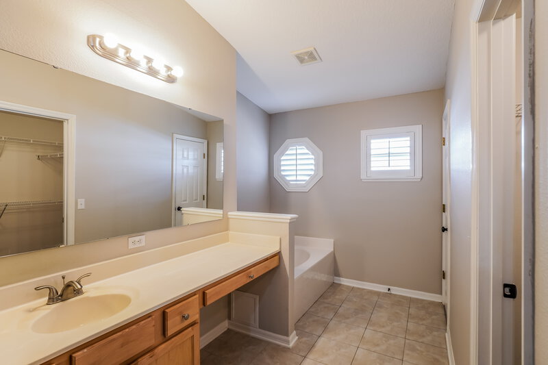 1,890/Mo, 2109 Tealwood Cir Tavares, FL 32778 Main Bathroom View