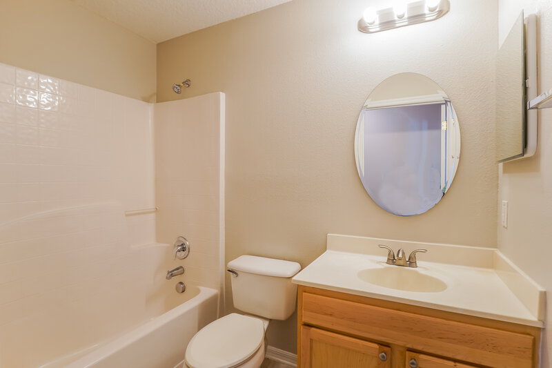 1,890/Mo, 2109 Tealwood Cir Tavares, FL 32778 Bathroom View