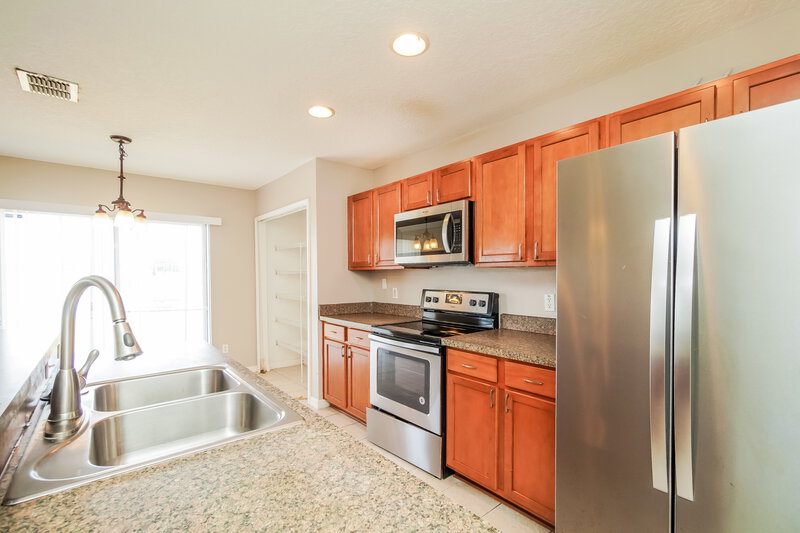 2,270/Mo, 1748 Portcastle Cir Winter Garden, FL 34787 Kitchen View 2