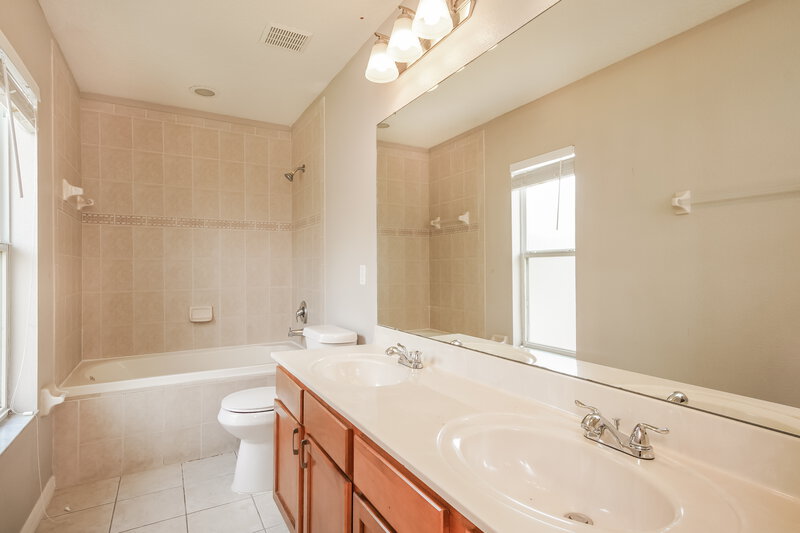 2,270/Mo, 1748 Portcastle Cir Winter Garden, FL 34787 Main Bathroom View