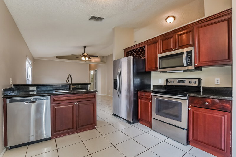1,920/Mo, 1793 Chatham Cir Apopka, FL 32703 Kitchen View