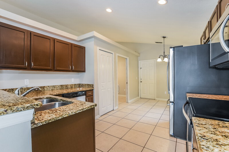 2,495/Mo, 11001 Siting Pl Orlando, FL 32825 Kitchen View