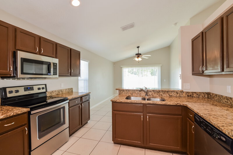 2,690/Mo, 11001 Siting Pl Orlando, FL 32825 Kitchen View 2