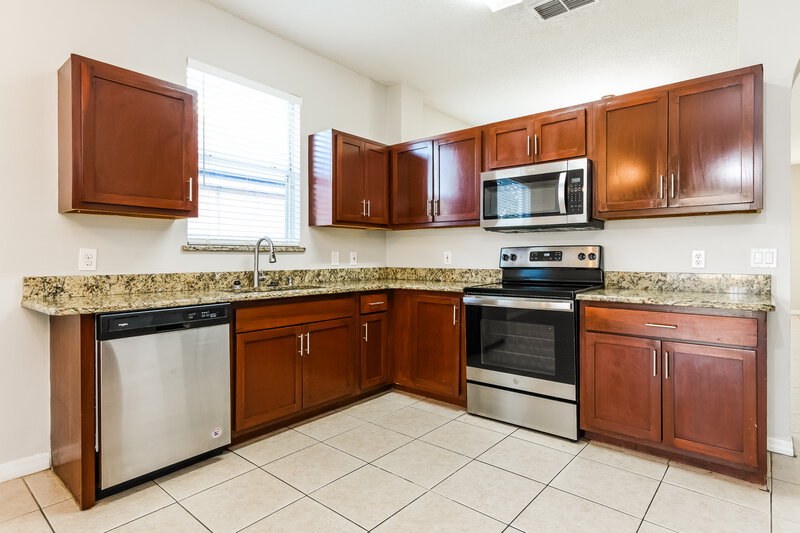 2,435/Mo, 1828 Putney Cir Orlando, FL 32837 Kitchen View