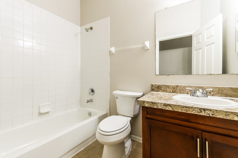 2,435/Mo, 1828 Putney Cir Orlando, FL 32837 Bathroom View
