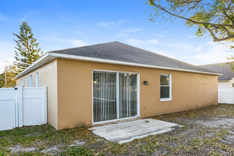 2,435/Mo, 1828 Putney Cir Orlando, FL 32837 Rear View