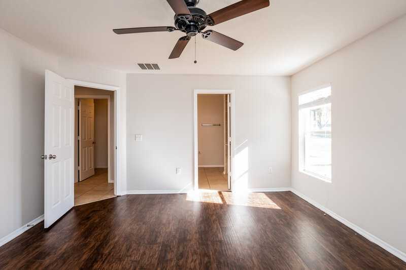 2,340/Mo, 2044 Wavy Leaf Ct Apopka, FL 32712 Main Bedroom View