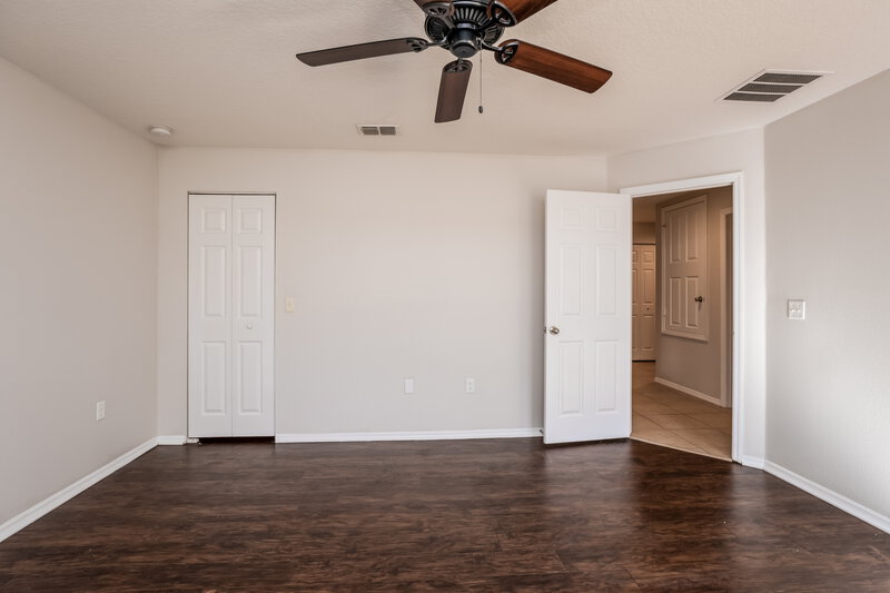 2,340/Mo, 2044 Wavy Leaf Ct Apopka, FL 32712 Main Bedroom View 2