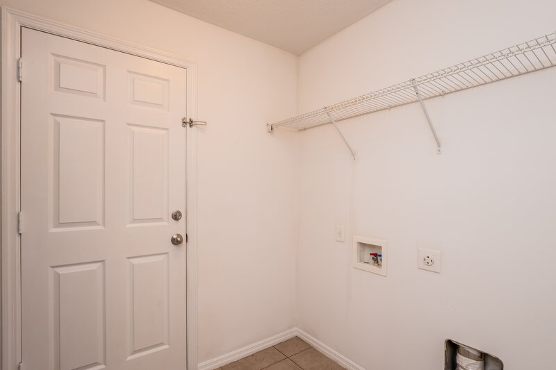 2,340/Mo, 2044 Wavy Leaf Ct Apopka, FL 32712 Laundry Room View