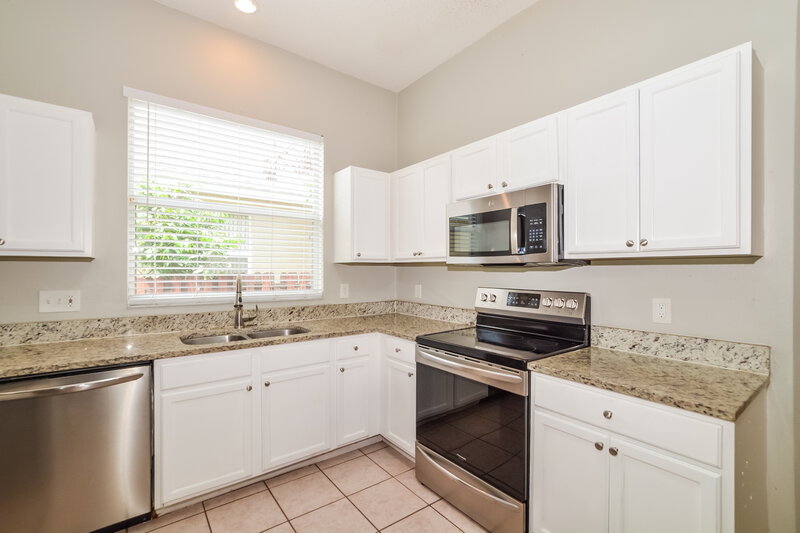 2,730/Mo, 1125 Cherry Valley Way Orlando, FL 32828 Kitchen View 2