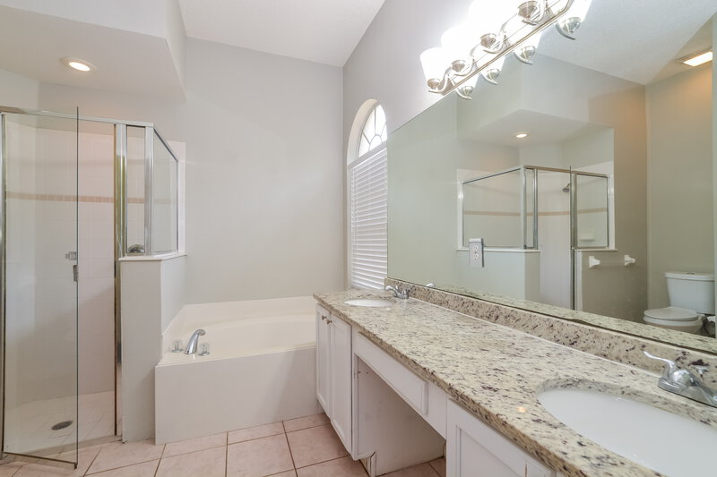 2,730/Mo, 1125 Cherry Valley Way Orlando, FL 32828 Main Bathroom View