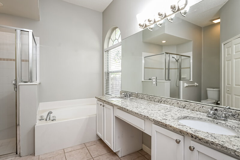 2,785/Mo, 1125 Cherry Valley Way Orlando, FL 32828 Main Bathroom View
