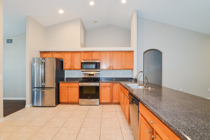 2,460/Mo, 4209 Prairie Iris Ct Saint Cloud, FL 34772 Kitchen View