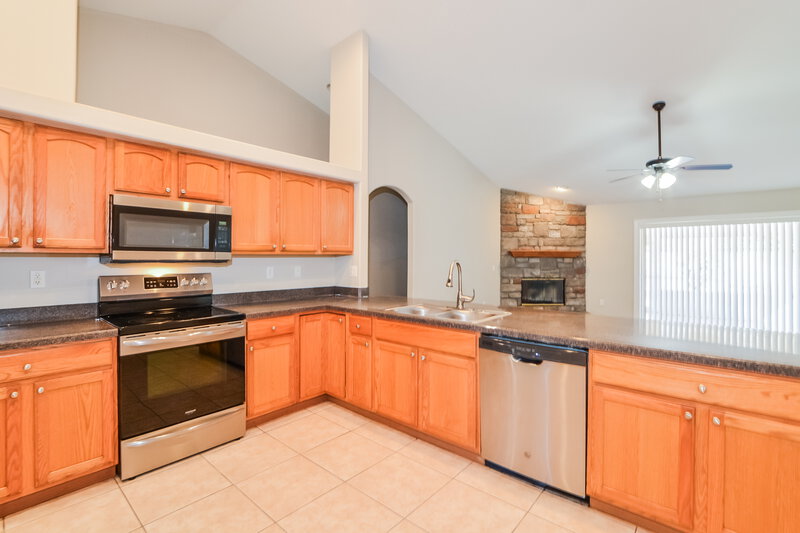 2,460/Mo, 4209 Prairie Iris Ct Saint Cloud, FL 34772 Kitchen View 2