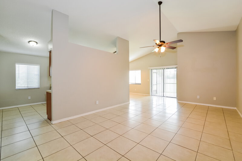 2,170/Mo, 215 River Chase Dr Orlando, FL 32807 Living Room View