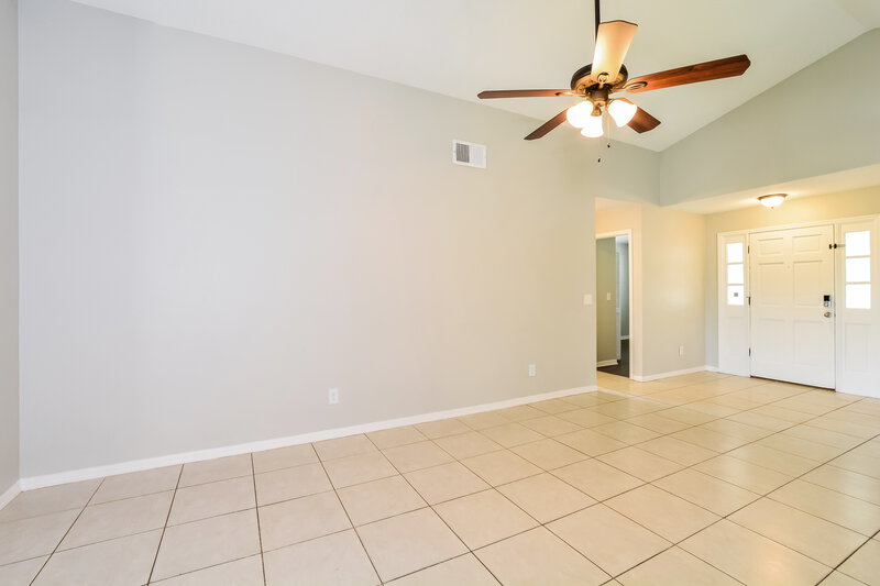 2,170/Mo, 215 River Chase Dr Orlando, FL 32807 Living Room View 2