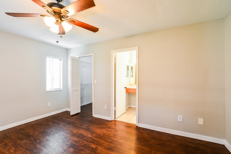 2,170/Mo, 215 River Chase Dr Orlando, FL 32807 Kitchen View 2