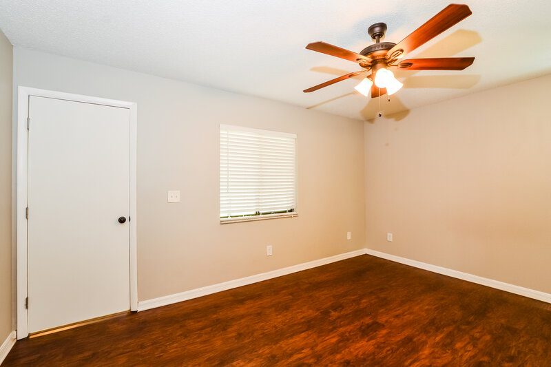 2,170/Mo, 215 River Chase Dr Orlando, FL 32807 Main Bedroom View