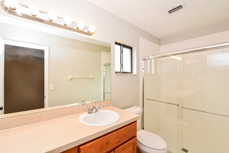 2,170/Mo, 215 River Chase Dr Orlando, FL 32807 Main Bedroom View 3