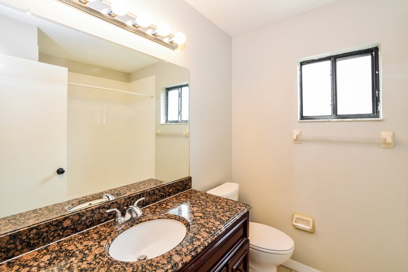 2,170/Mo, 215 River Chase Dr Orlando, FL 32807 Bathroom View