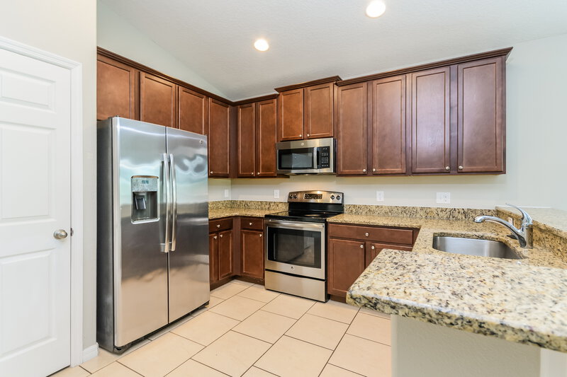 2,080/Mo, 3517 Hook Bill Dr Saint Cloud, FL 34772 Kitchen View 2