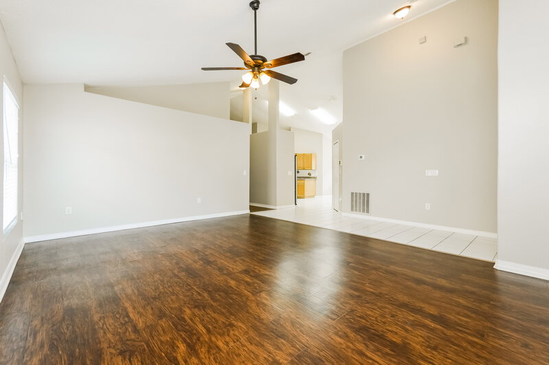 2,545/Mo, 1718 Putney Cir Orlando, FL 32837 Living Room View 2
