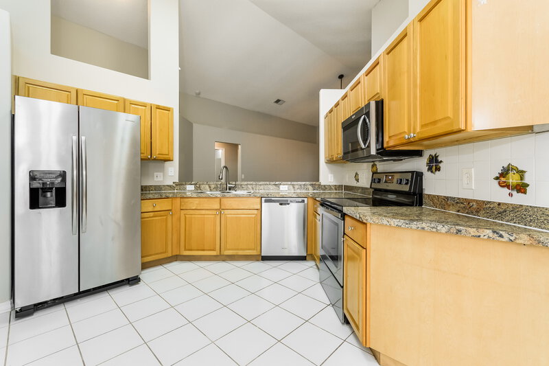 2,545/Mo, 1718 Putney Cir Orlando, FL 32837 Kitchen View