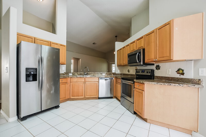 2,430/Mo, 1718 Putney Cir Orlando, FL 32837 Kitchen View