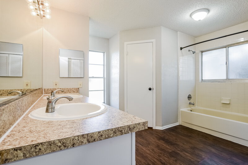 2,485/Mo, 385 Glenholly Ct Casselberry, FL 32707 Main Bathroom View