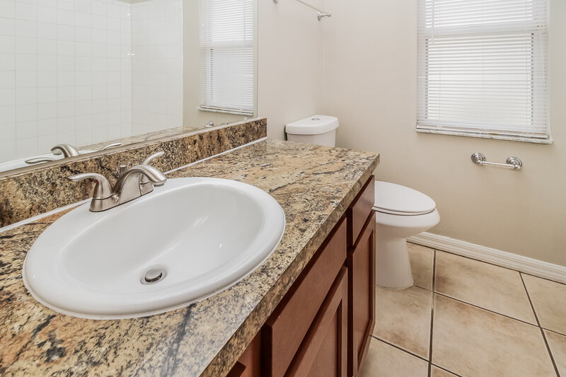 1,820/Mo, 13083 Odyssey Lake Way Orlando, FL 32826 Main Bathroom View