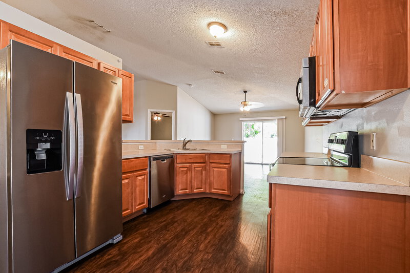 2,225/Mo, 3837 Cinnamon Fern Loop Clermont, FL 34714 Kitchen View
