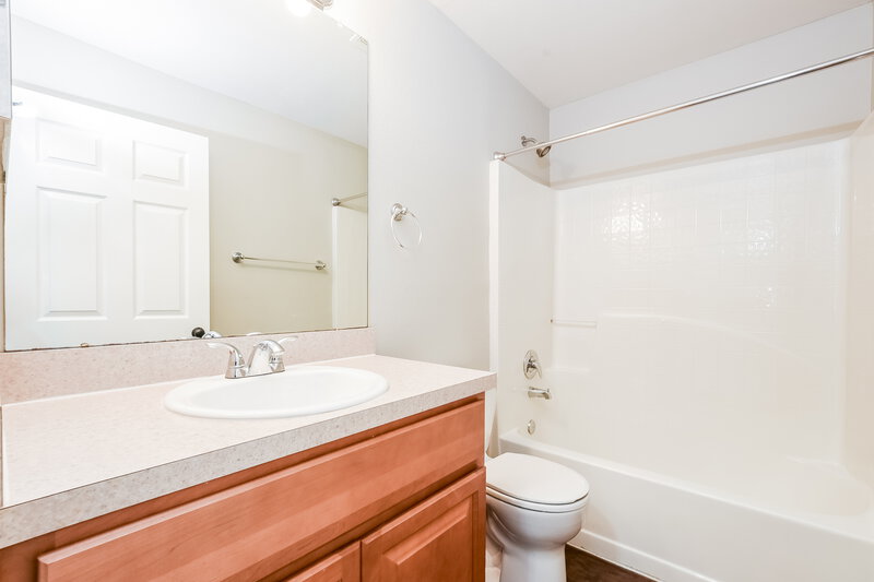 2,310/Mo, 3837 Cinnamon Fern Loop Clermont, FL 34714 Bathroom View