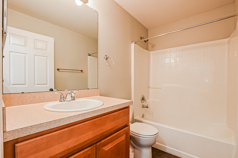 2,225/Mo, 3837 Cinnamon Fern Loop Clermont, FL 34714 Bathroom View