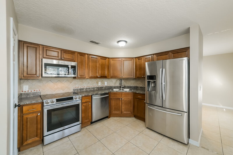 2,430/Mo, 2782 Muscatello St Orlando, FL 32837 Kitchen View