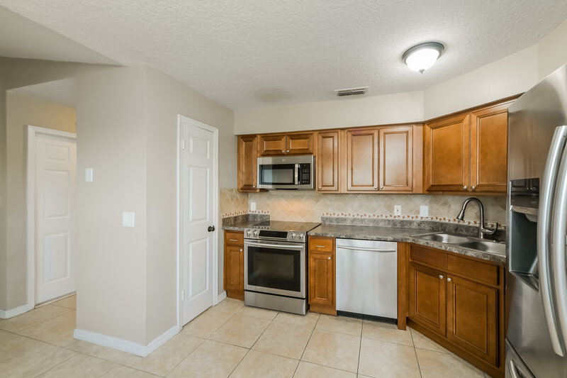 2,430/Mo, 2782 Muscatello St Orlando, FL 32837 Kitchen View 2